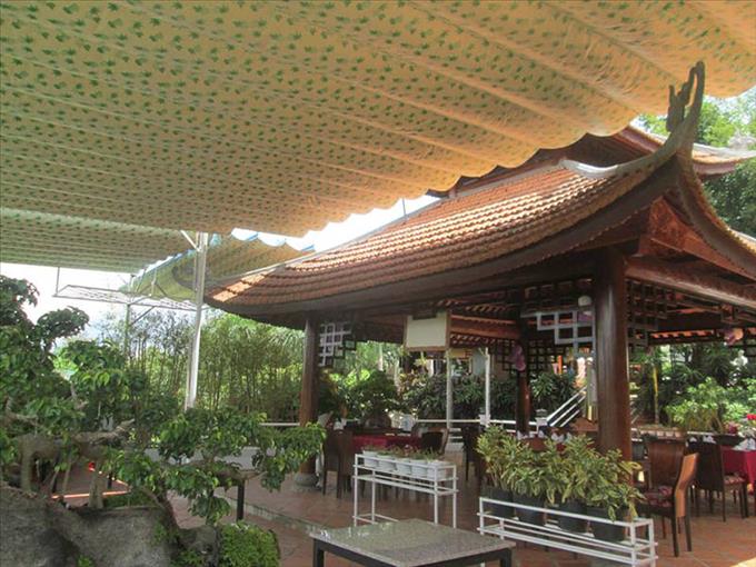 Tư vấn, thi công bạt che mưa, mái che nhà chùa giảng đường ở Hà Tĩnh.jpeg
